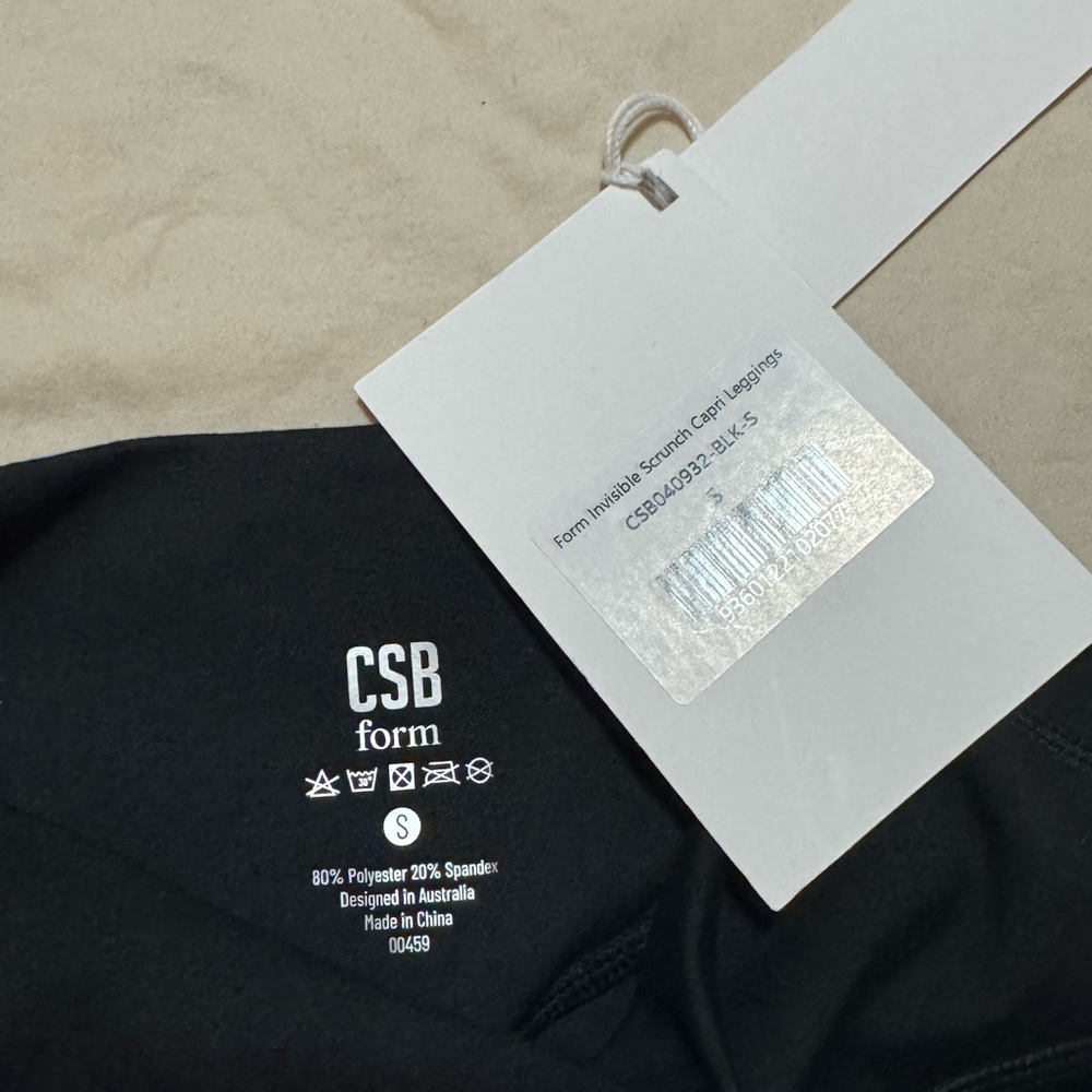 CSB - Form Invisible Scrunch Capri Leggings - Picture 6 of 6